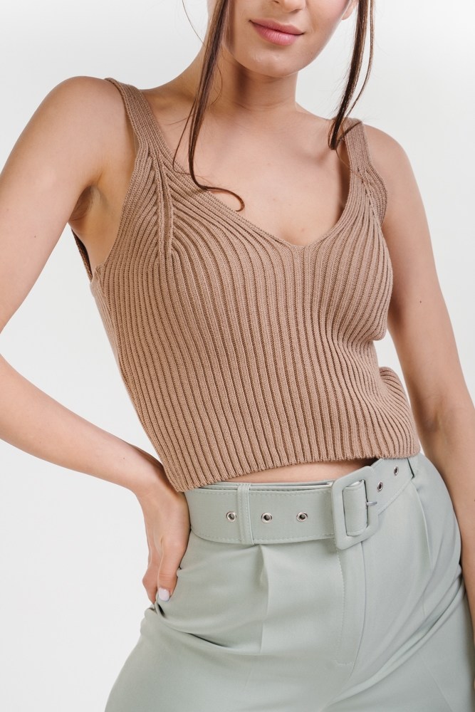топ бежевый короткий. бежевый топ с открытыми плечами. бежевый топ. бежевый топ. укороченный топ бежевый.